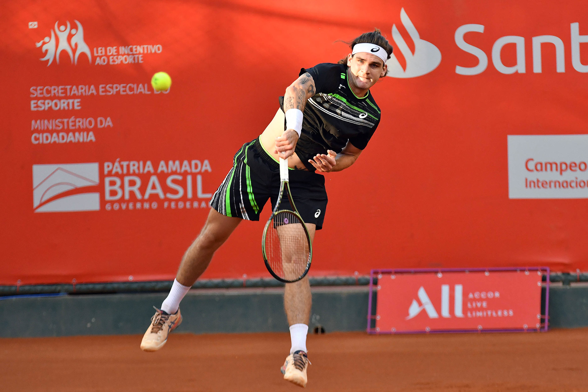 Com cãibra, Thiago Wild abandona estreia no 11º Campeonato Internacional de Tênis